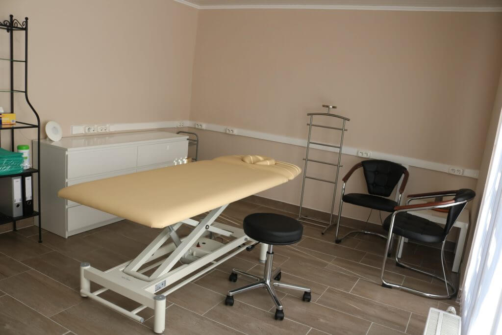 Massagetafel in behandelkamer | demassagetafel-specialist.nl