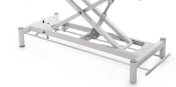 Detail onderkant 2 wielen electrische massagetafel | demassagetafel-specialist.nl